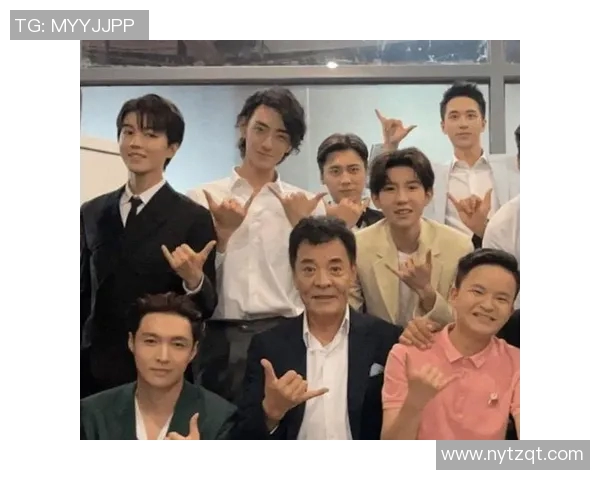 当代足球明星同框合影展现青春风采与竞技精神的精彩瞬间