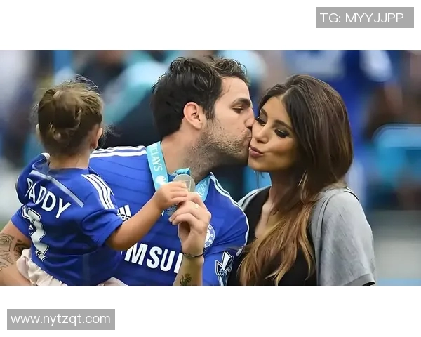 足球明星与娱乐美女明星的璀璨交汇与浪漫故事探秘 足球明星与娱乐美女明星的璀璨交汇与浪漫故事探秘