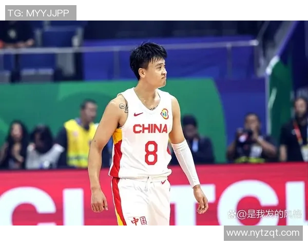 足球明星挑战霸王步法展现惊人技巧与魅力引发球迷热议 足球明星挑战霸王步法展现惊人技巧与魅力引发球迷热议