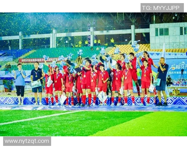 重庆足球队荣登足球灵活性排行榜第十名展现实力与潜力 重庆足球队荣登足球灵活性排行榜第十名展现实力与潜力