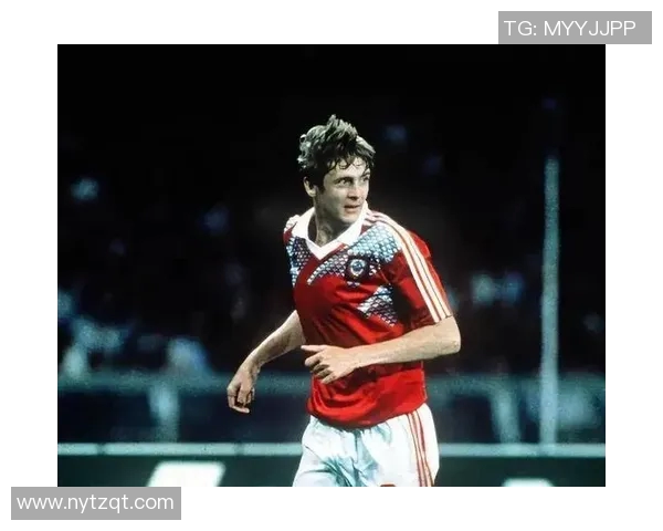 早年国际足球明星的辉煌岁月与传奇故事回顾 早年国际足球明星的辉煌岁月与传奇故事回顾