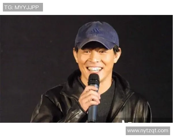 李连杰与足球明星同框合影展现运动精神与友谊的精彩瞬间