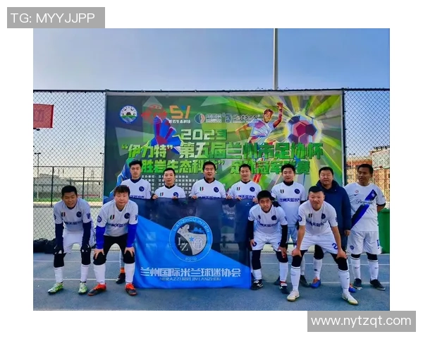 足球明星与著名球队合影留念展现荣耀与团结的瞬间 足球明星与著名球队合影留念展现荣耀与团结的瞬间