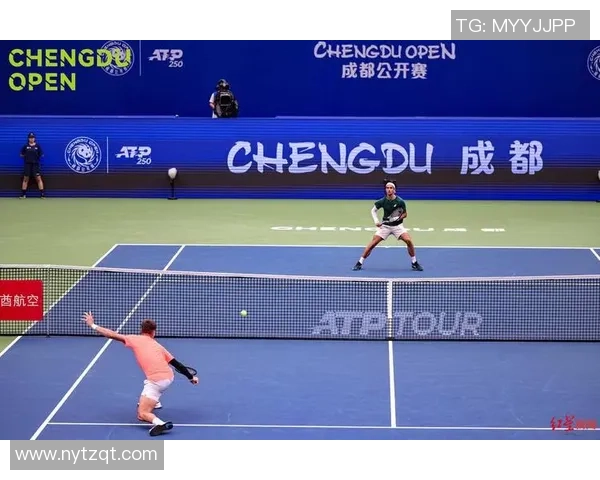 成都网球队的团队协作之道：网球巨献背后的默契与拼搏精神